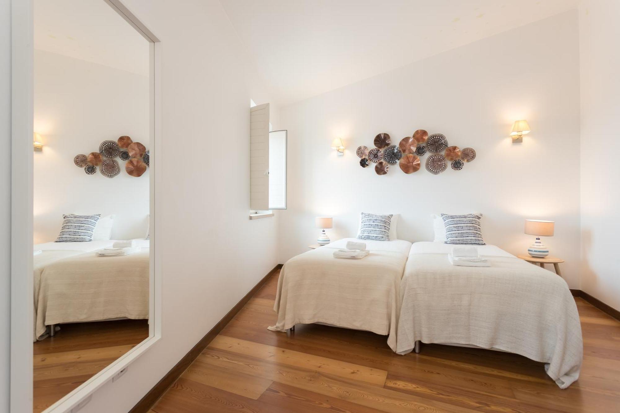 Alfama Modern Two Bedroom W River View And Parking By Lu Holidays Apartamento Lisboa