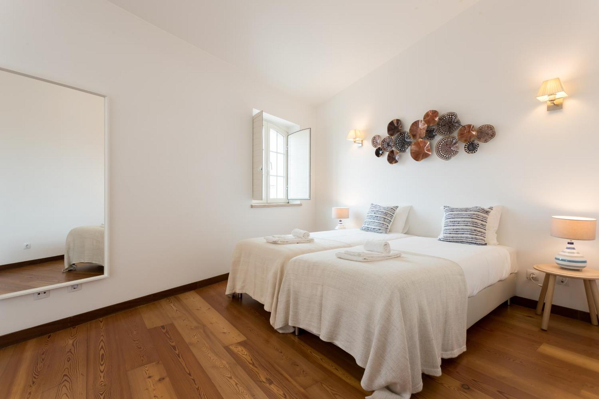 Alfama Modern Two Bedroom W River View And Parking By Lu Holidays