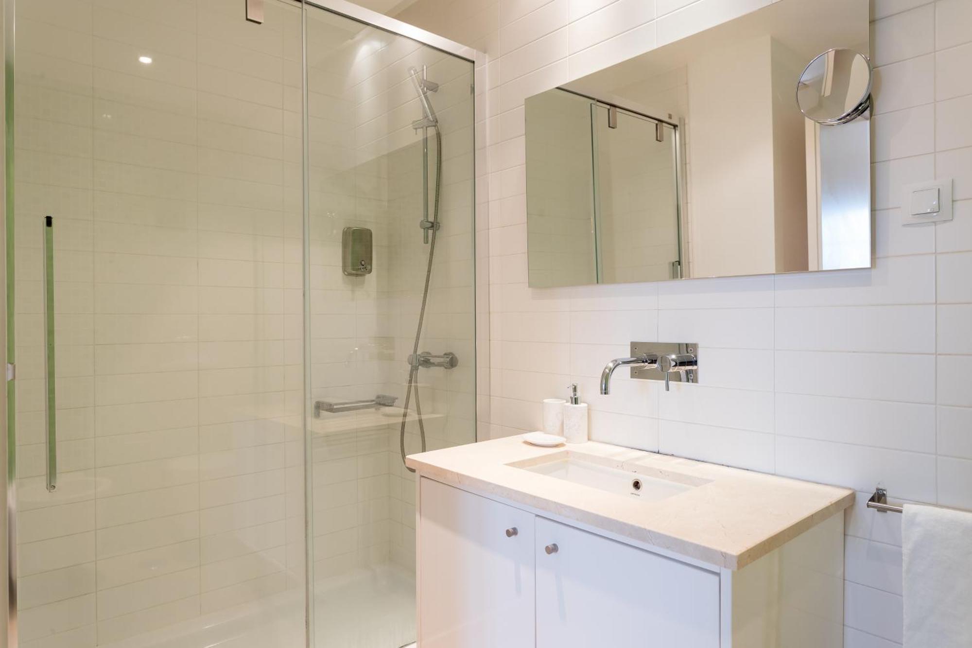 Apartamento Alfama Modern Two Bedroom W River View And Parking By Lu Holidays